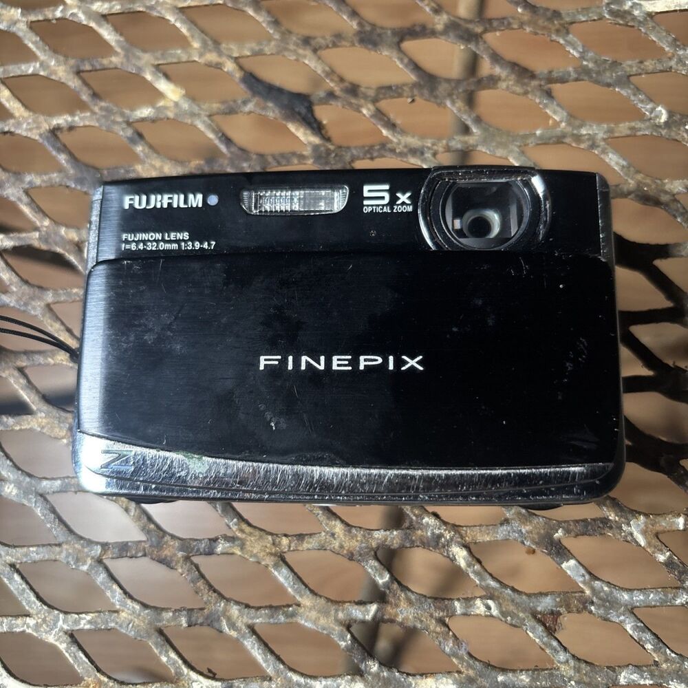 Fujifilm FinePix Z70 12MP Digital Compact Camera Screen Issue For Part Repairs